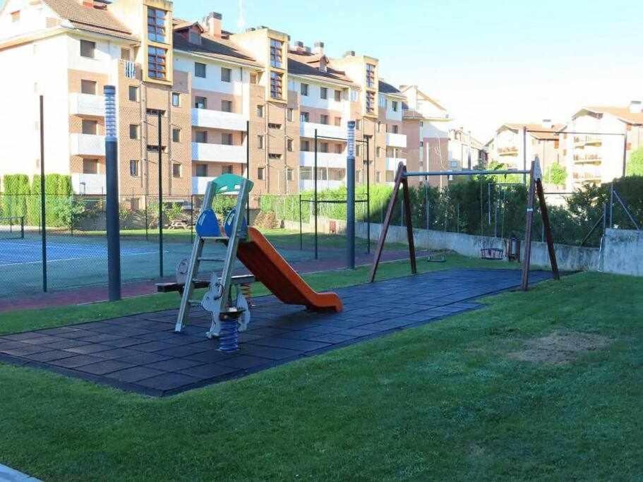 Appartement Precioso Atico Con Bonitas Vistas A La Pena Oroel à Jaca Extérieur photo